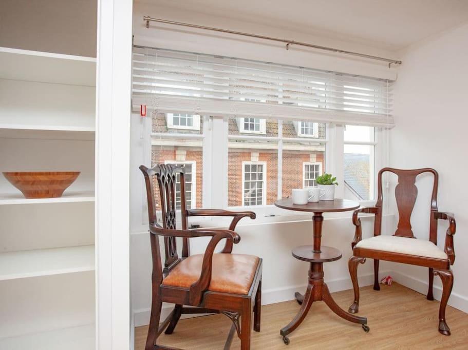 1 Perfectly Located Stylish, Comfortable Apartment Сидмаут Экстерьер фото