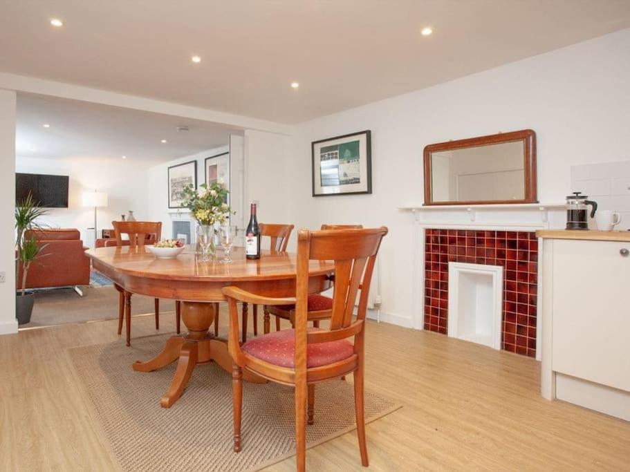 1 Perfectly Located Stylish, Comfortable Apartment Сидмаут Экстерьер фото